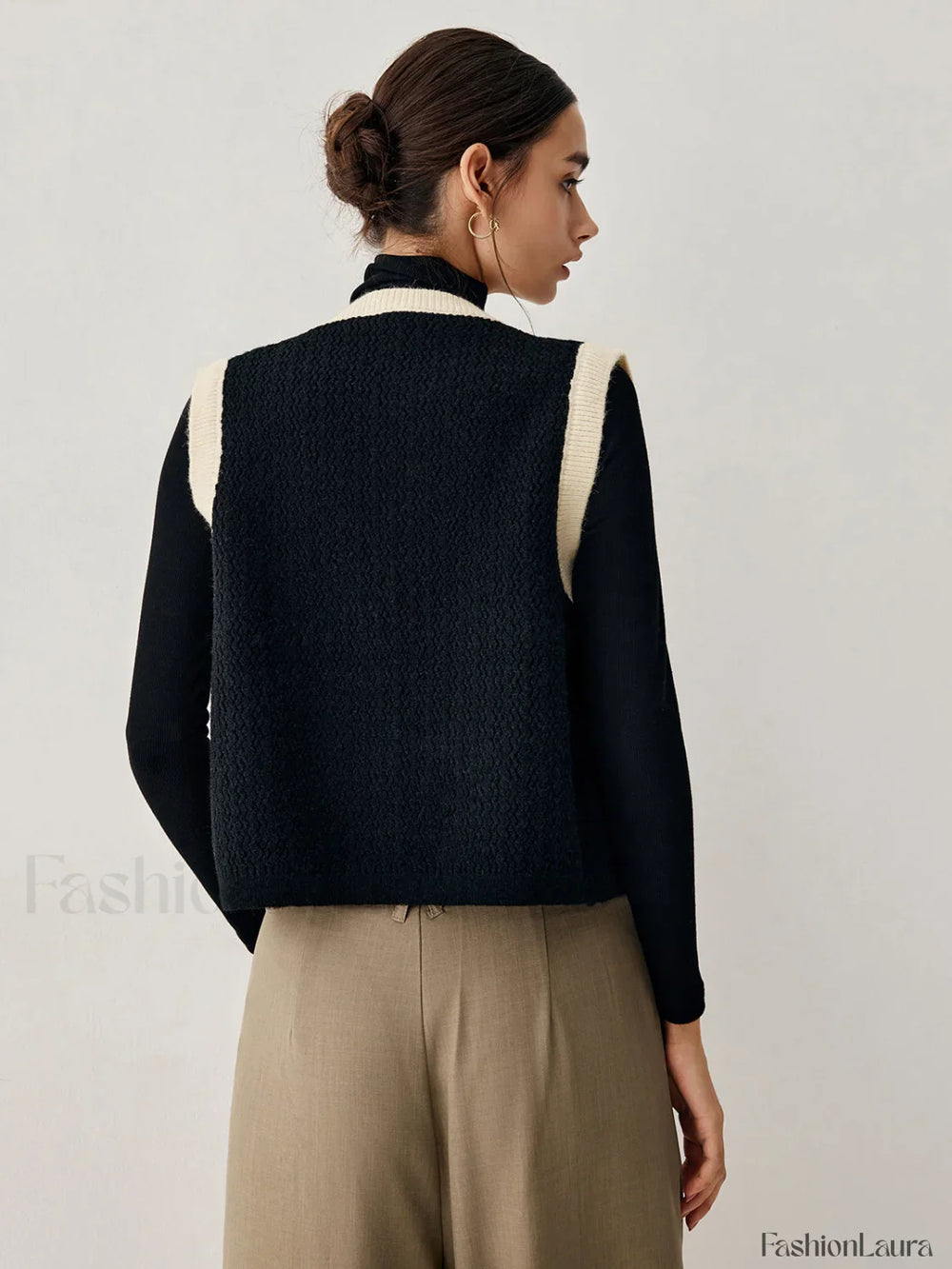 Contrast Trim Graceful Knit Vest Sweaters L