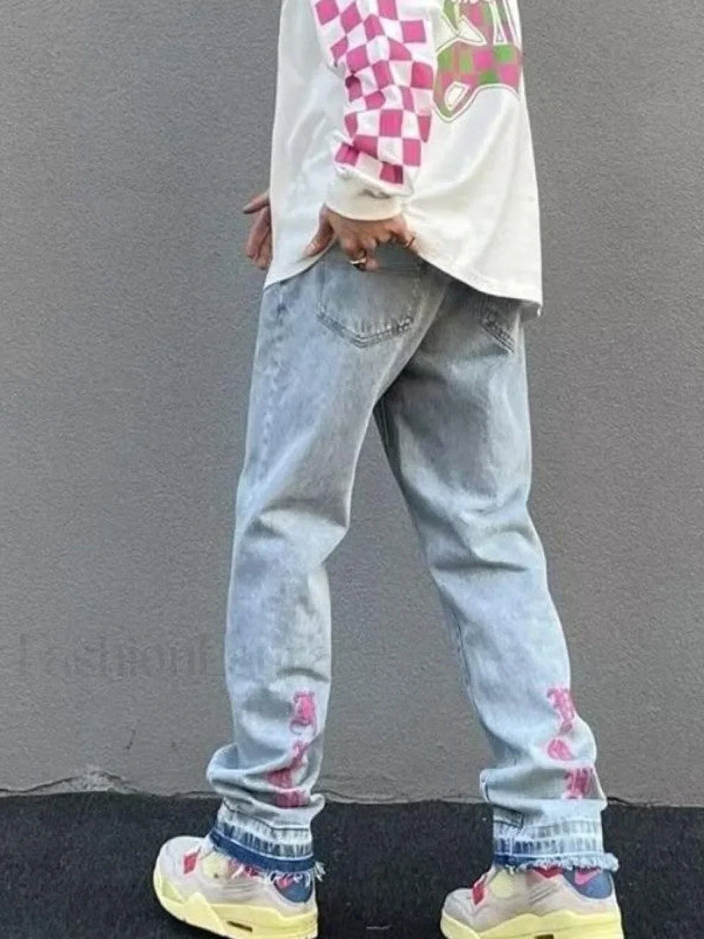 Men’s Letter Embroidered Light Wash Loose Jeans loose jeans