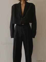 Mind My Graceful Business Crop Blazer Black / S Blazers