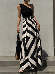Stripe Print Graceful Long Skirt BlackandWhite / S Skirts