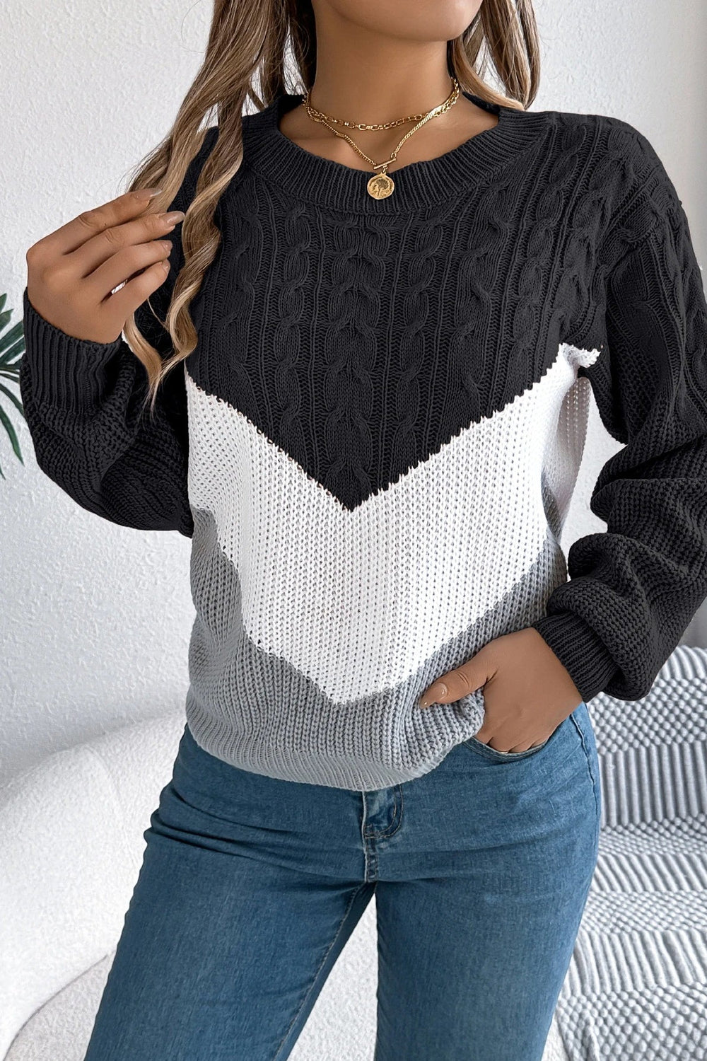 Colorblock Round Neck Pullover Sweater