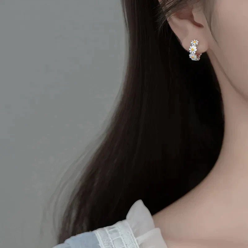 JuliaFashion - 2024 Silver Daisy Flower Hoop Earrings