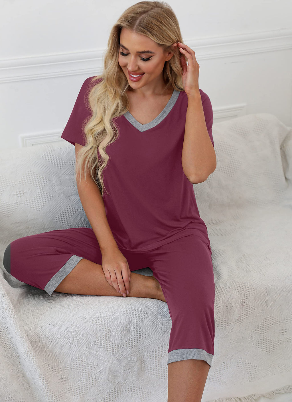 JuliaFashion - 2024 Short Sleeve V Neck T-shirt + Capri Pants Pajama Set