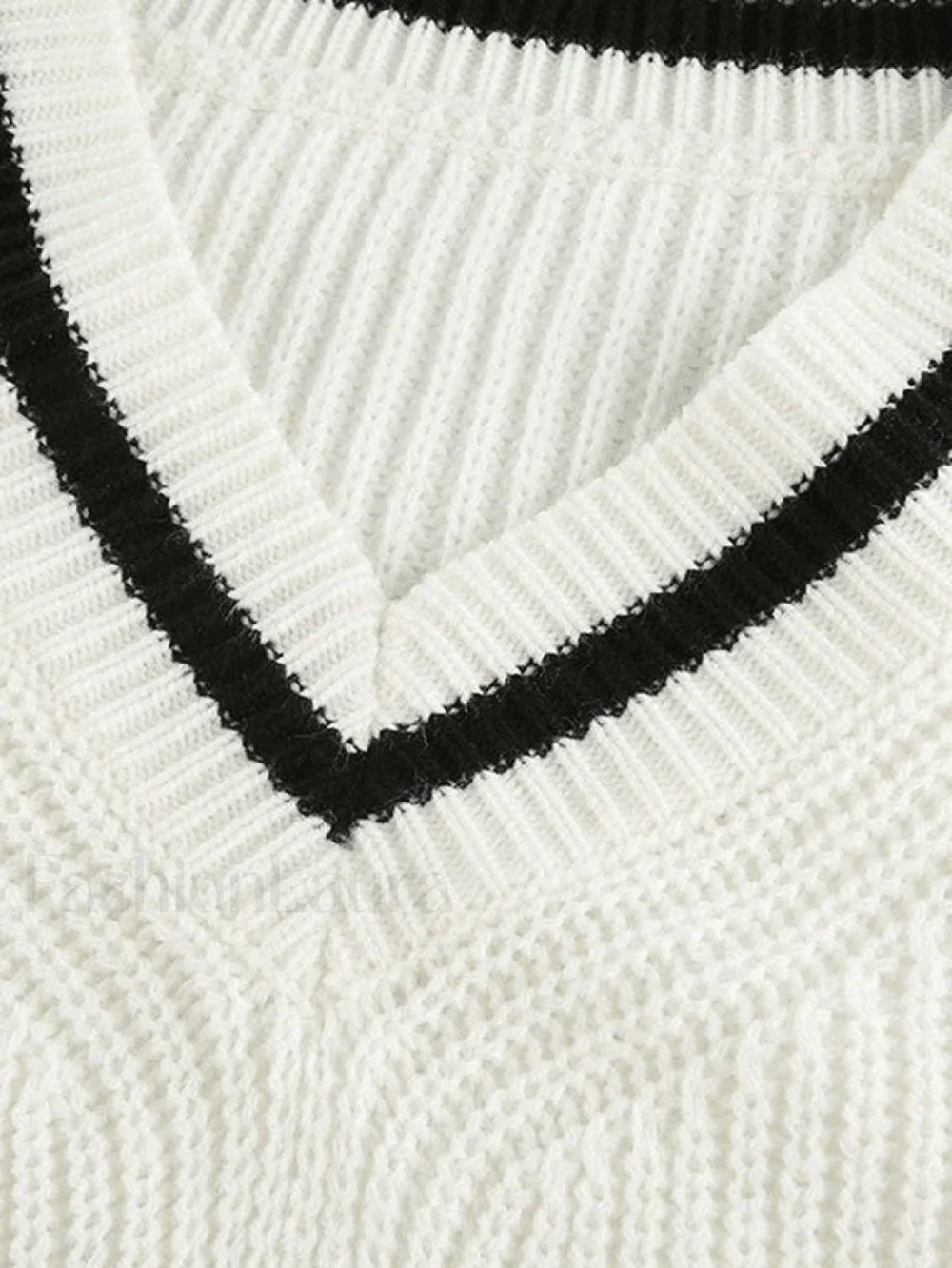 Contrasting Trim Vintage Sweater Sweaters