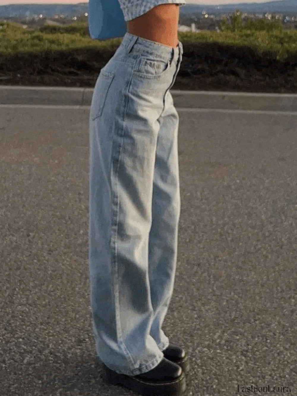 Light Blue Wash Straight Boyfriend Jeans Blue / S Jeans