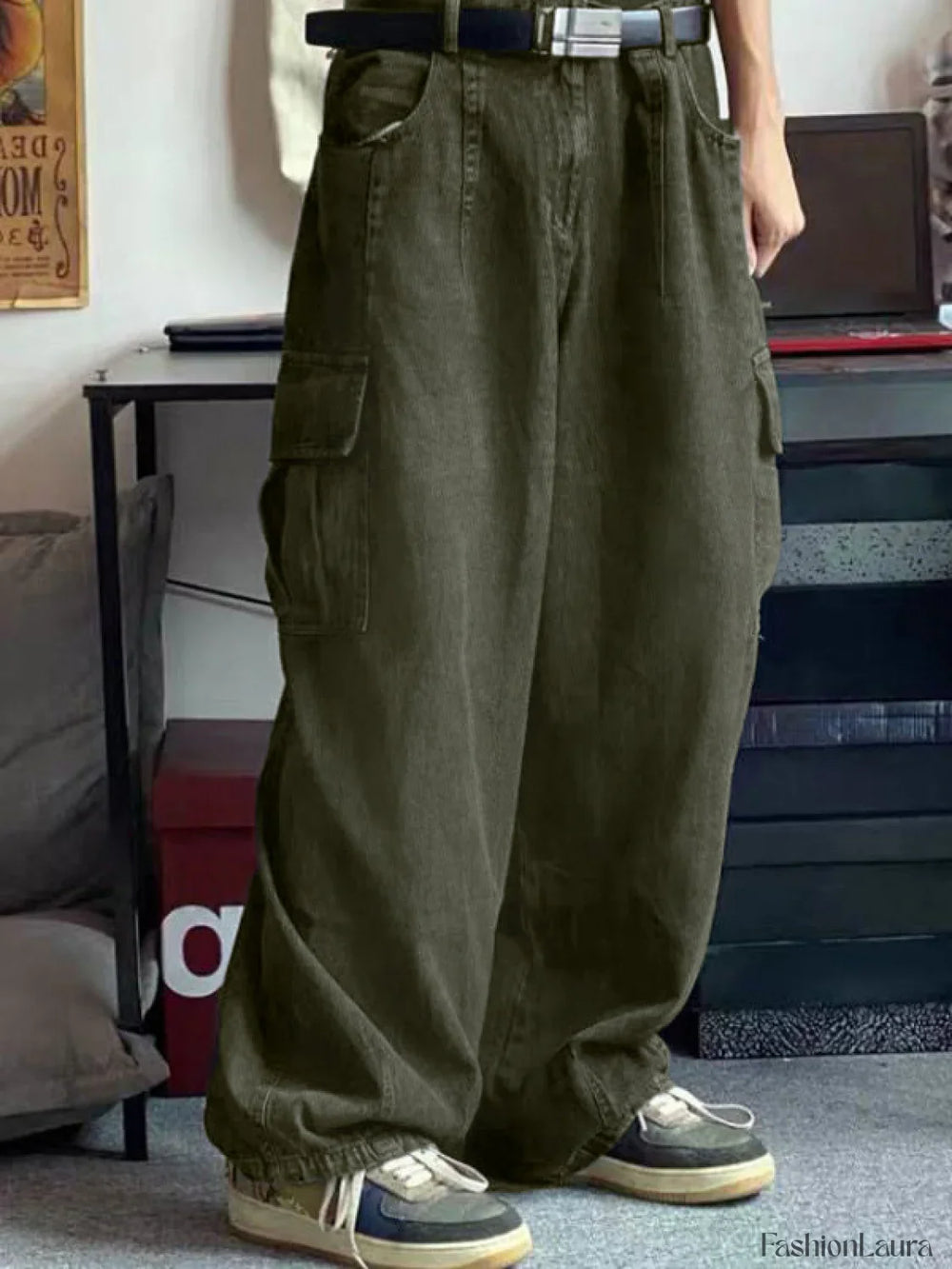 Men’s Cargo Pocket Patched Straight Leg Jeans loose jeans