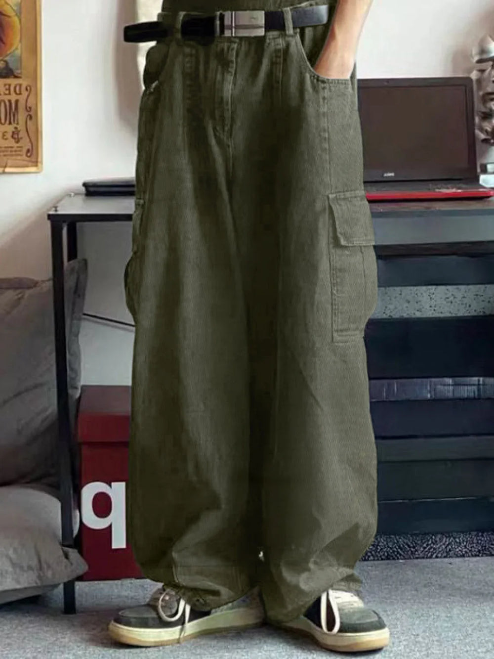 Men’s Cargo Pocket Patched Straight Leg Jeans loose jeans